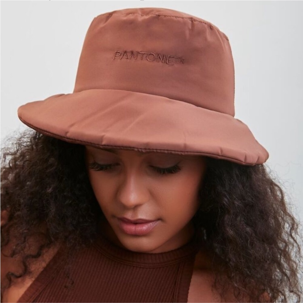 BNWT Embroidered Pantone Bucket Hat